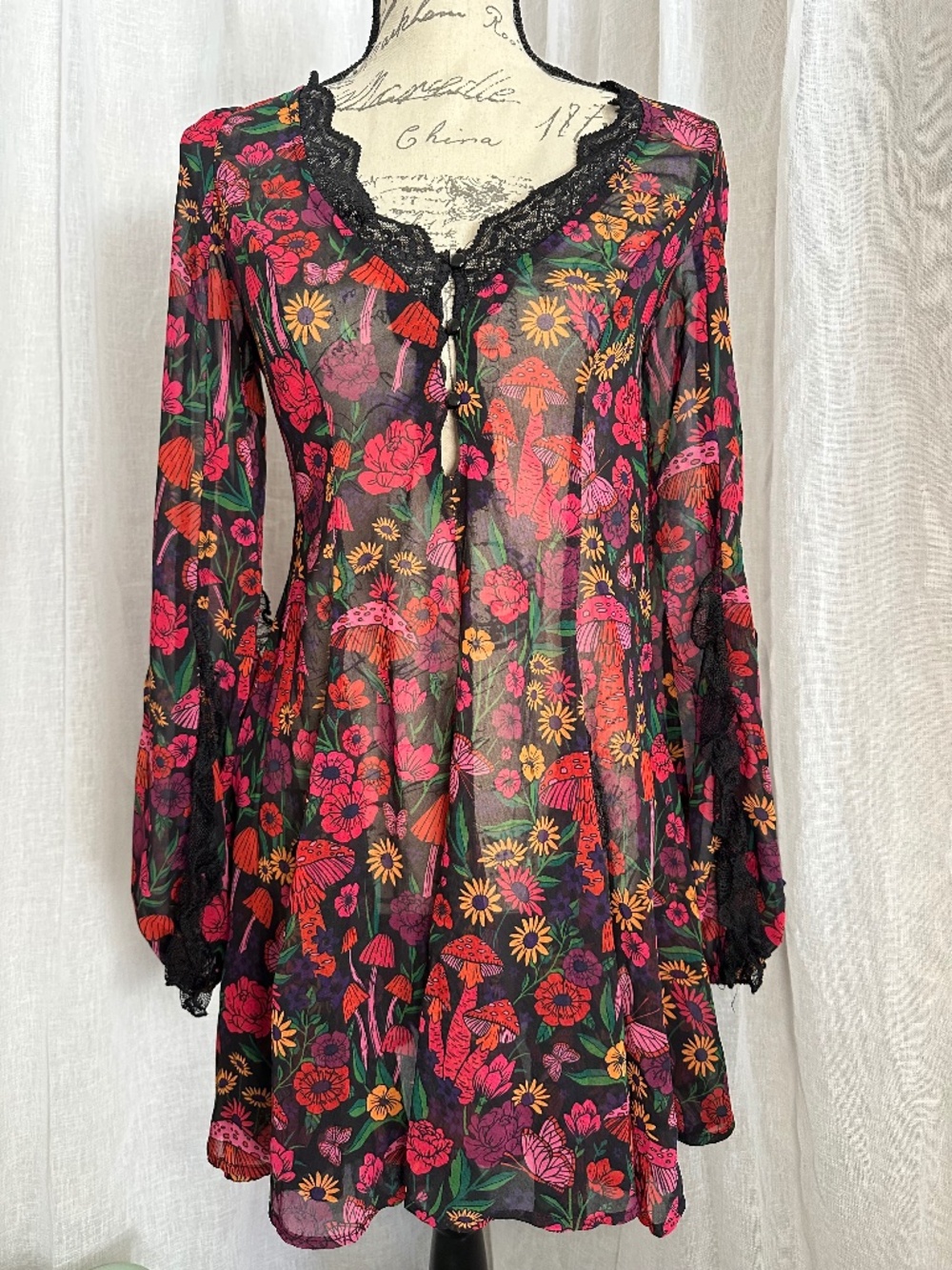 Current Mood daydreamer floral and lace long sleeve a line mini dress Small
